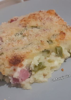 Foto di Tortino con patate, fagiolini, prosciutto cotto e mozzarella