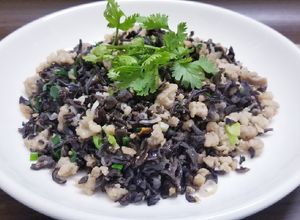 Hình của món Thịt bằm xào nấm mèo.