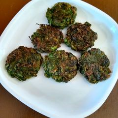 A picture of Palak Vada.