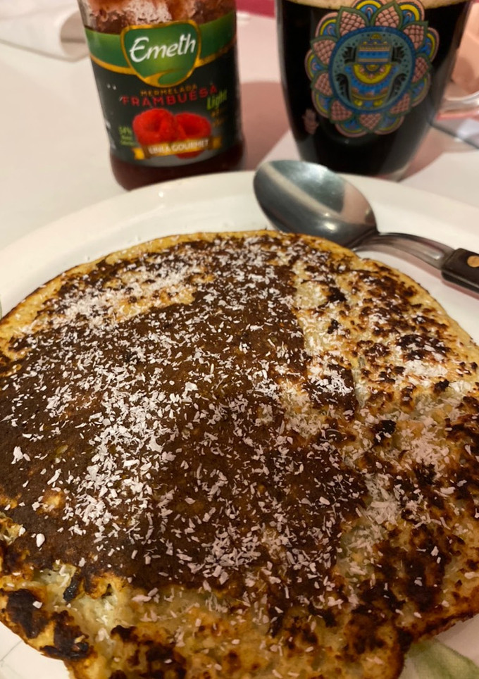 Una foto de Pancake de banana y avena fit