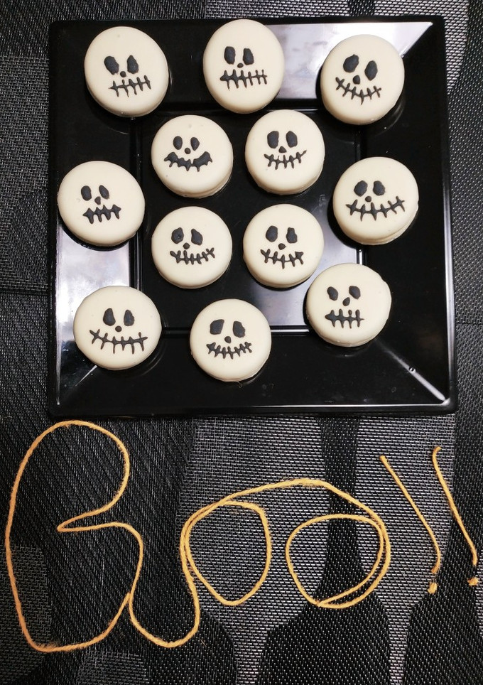 Una foto de Galletitas fantasmas de chocolate blanco