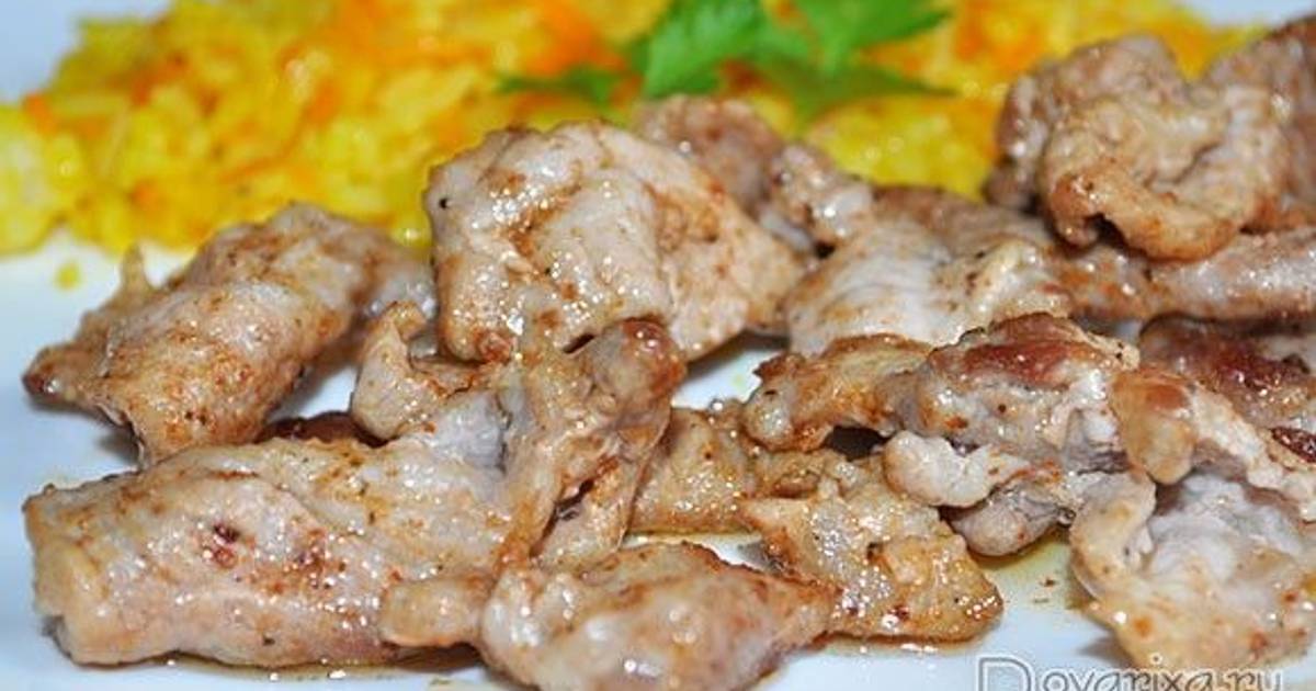 Как пожарить мясо на сковороде свинину вкусно. Мясо в соевом соусе на сковороде свинина. Пожарить свинину с соусом. Как приготовить жареное мясо на сковороде свинину с луком. Пожарить свинину с соусом.