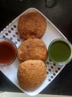 आलू की कचौड़ी (Aloo ki kachori recipe in Hindi) रेसिपी मुख्य फोटो