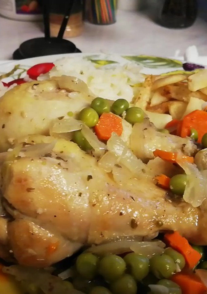 Una foto de Pollo arvejado jugoso y sabroso