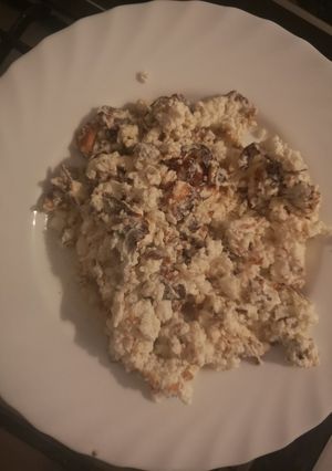 Foto principal de Revuelto de clara con yogur griego natural y ensalada de cherry