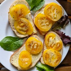 A picture of Yellow Tomato Sandwiches.