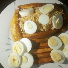 A picture of Spagetti /plantain with egg.