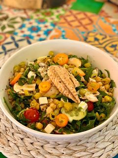 Una foto de Ensalada de kumquats con caballa y quinoa