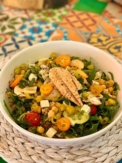 Una foto de Ensalada de kumquats con caballa y quinoa