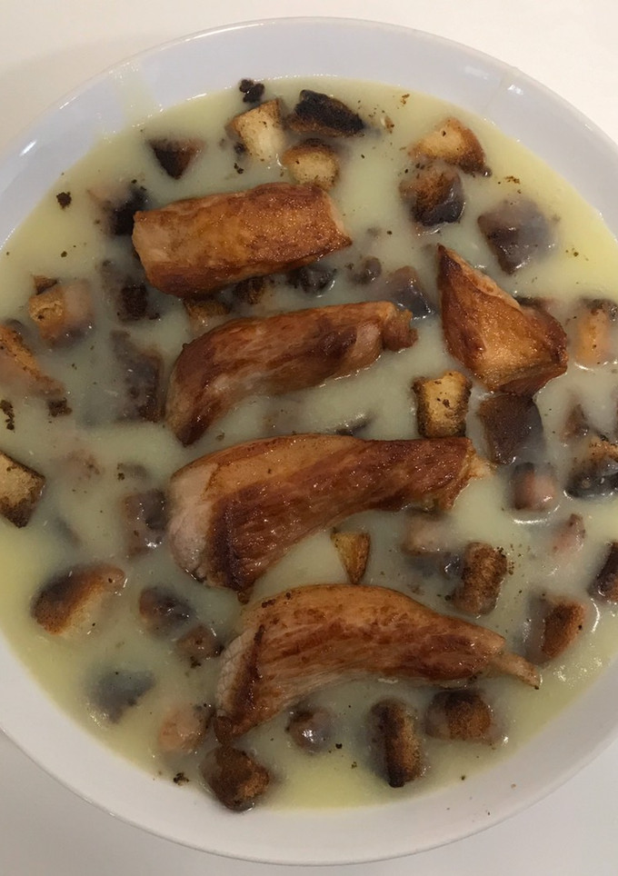 Una foto de Puré de patata con secreto ibérico y panes fritos