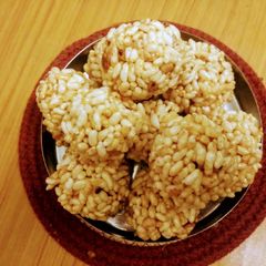 A picture of Homemade Puffed Rice Ladoo.