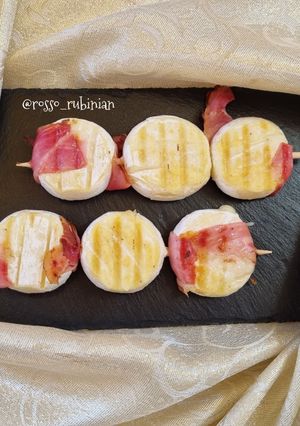 Foto di Spiedini di tominini con prosciutto