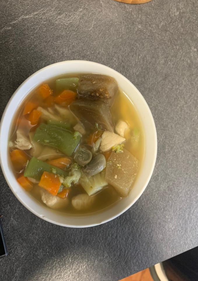 Una foto de Sopita de verduras y pollo