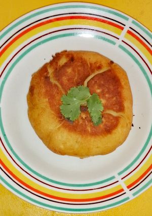 Una foto de Papas rellenas, pollo y carne 🥔🍗🍖🤤