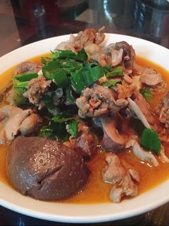 Hình của món Vịt om sấu cay.
