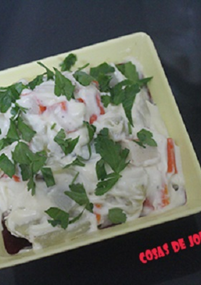 Una foto de Ensalada de surimi y patatas cocidas