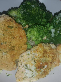 Una foto de Soja al curry con brócoli y patatas al pimentón (vegano)