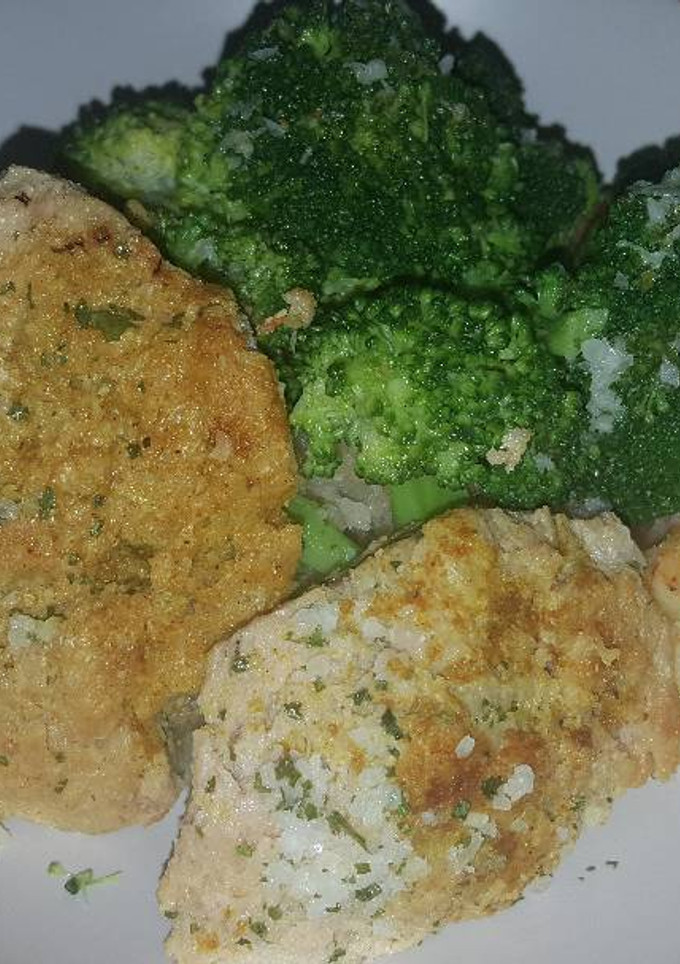 Una foto de Soja al curry con brócoli y patatas al pimentón (vegano)