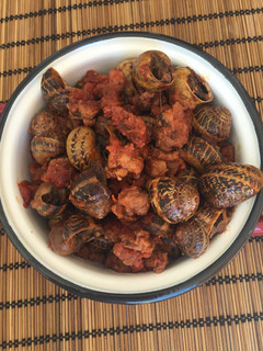 Una foto de Caracoles en salsa