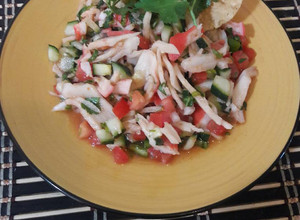 Una foto de Ensalada de surimi