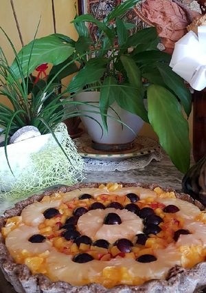 Foto di Crostata con farina di grano saraceno, crema pasticcera e frutta