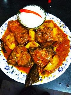 আলু দিয়ে কাতলা মাছের ঝোল রেসিপির প্রধান ছবি