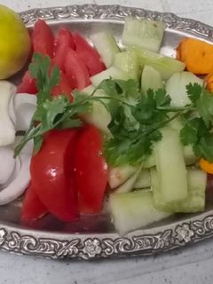 સલાડ(Salad recipe in gujarati) રેસીપી મુખ્ય ફોટો