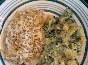 Una foto de Arroz árabe con fricasé de espinaca