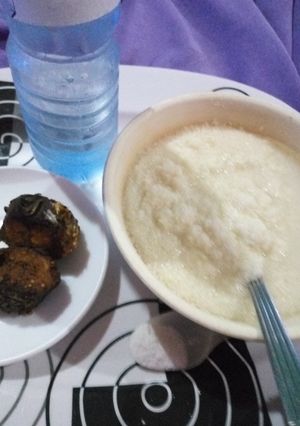A picture of Cassava Flakes (Garri) and Grilled Fish #teamabuja.
