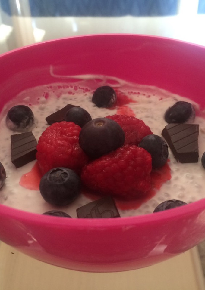 Una foto de Pudín de chia con frutas del bosque