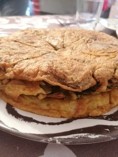 Una foto de Pastel de tortilla variada