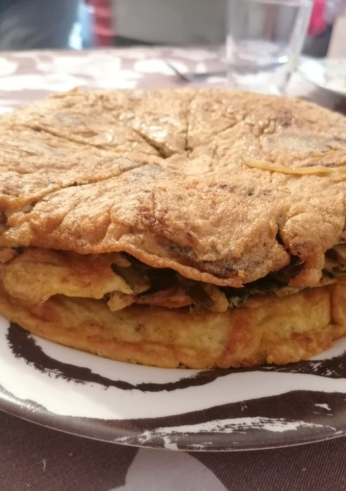 Una foto de Pastel de tortilla variada