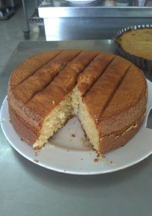A picture of Madeira cake.
