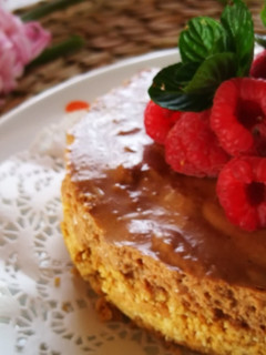 Una foto de Mini tartas de mousse de chocolate con avellanas