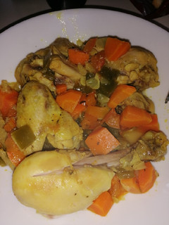 Una foto de Muslitos de pollo en salsa