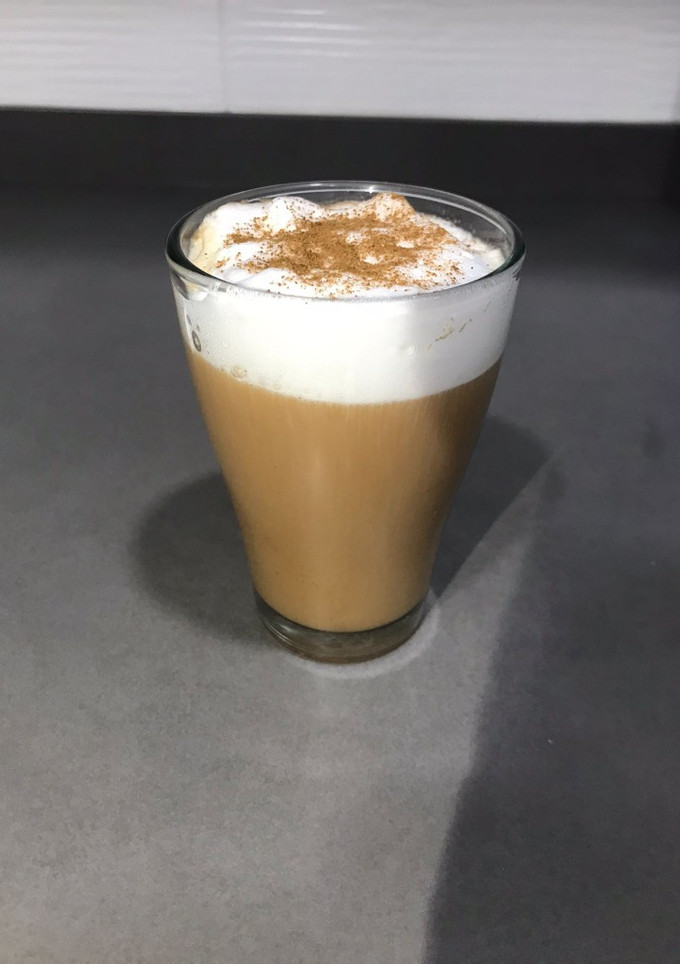 Una foto de Té chai con leche de almendra (starbucks)