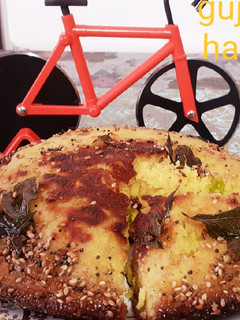 હાંડવો (Handvo Recipe In Gujarati) રેસીપી મુખ્ય ફોટો