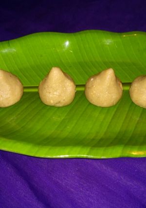શીંગ નાં મોદક (Peanuts Modak recipe in gujarati) રેસીપી મુખ્ય ફોટો