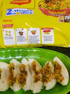 மேகி மசாலா ஸ்டப்டு இட்லி(maggi masala stuffed idly recipe in tamil) செய்முறை முக்கிய புகைப்படம்