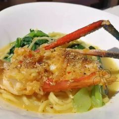 A picture of White Hokkien Mee with River Prawn Top SichuanPepper.