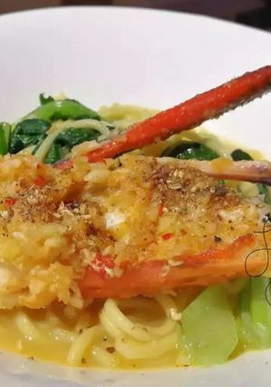 A picture of White Hokkien Mee with River Prawn Top SichuanPepper.