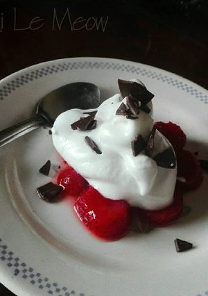 Una foto de Postre fácil con frutillas