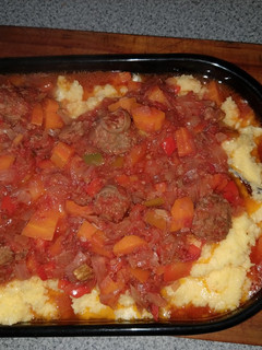 Una foto de Polenta con chorizos