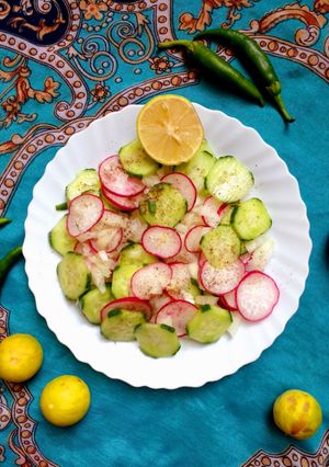 عکسی از دستور سالاد خیار و تربچه و پیاز