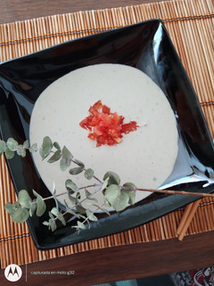 Una foto de Salsa agria de Gorgonzola y ajo