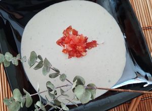 Una foto de Salsa agria de Gorgonzola y ajo