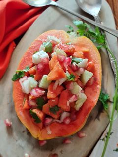 পাপায়া বোট স্যালাড (Papaya Boat Salad recipe in Bengali) রেসিপির প্রধান ছবি
