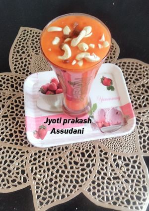 A picture of Papaya banana smoothie 🥤.