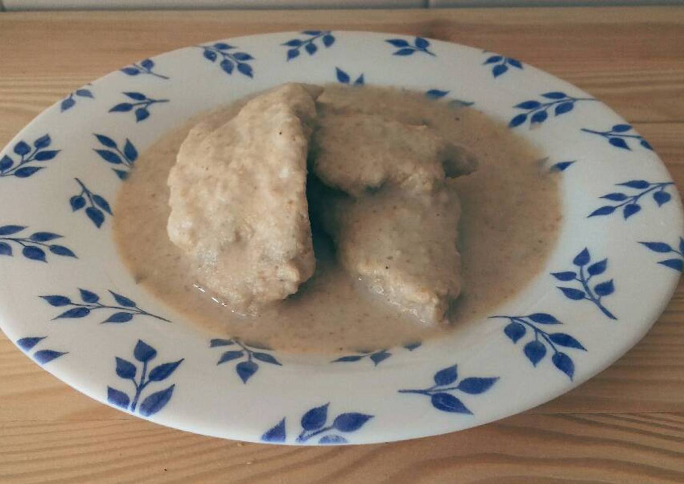 Pollo con salsa de almendras