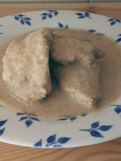Una foto de Pollo con salsa de almendras